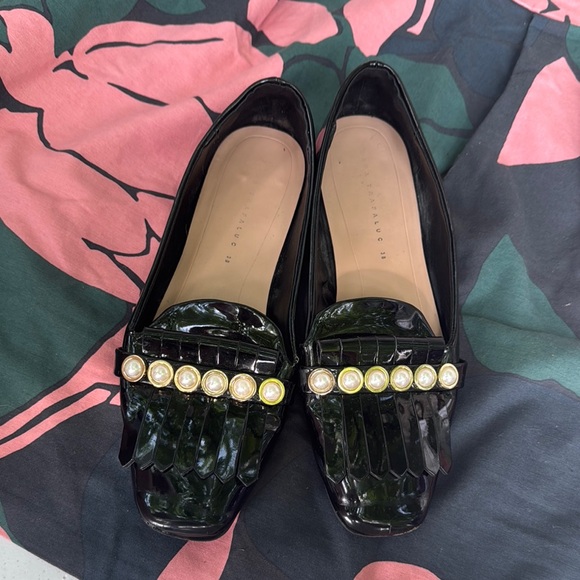 Zara Black Patent Loafers with Pearl Accent - Picture 1 of 3